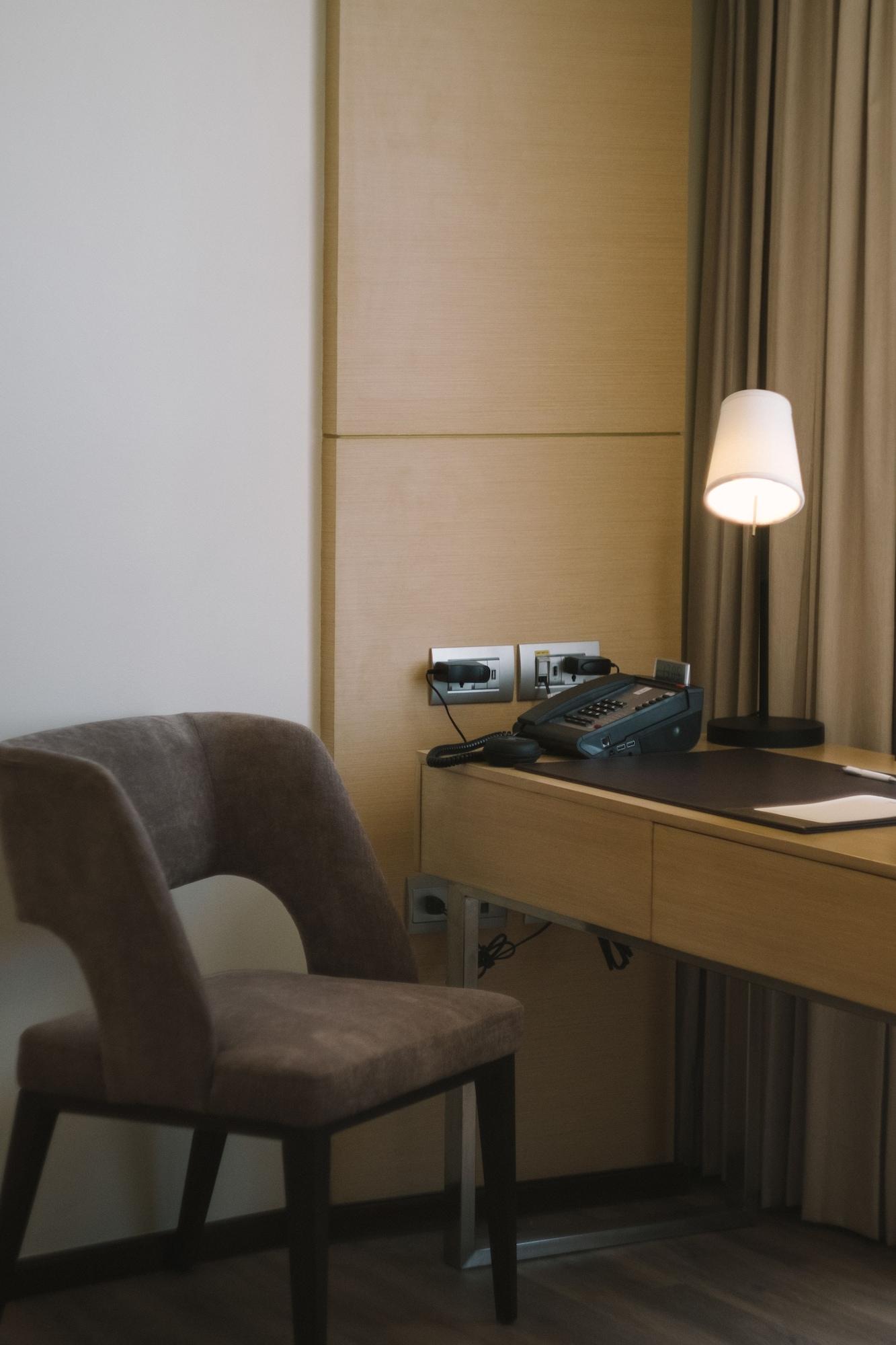 فندق سيدا، فيرتيس نورث كويزون سيتي المظهر الخارجي الصورة A hotel room telephone